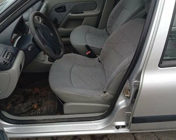 Серый Рено Clio Symbol, объемом двигателя 1.4 л и пробегом 220 тыс. км за 3700 $, фото 3 на Automoto.ua