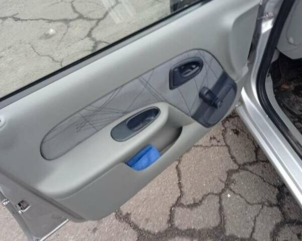 Серый Рено Clio Symbol, объемом двигателя 1.4 л и пробегом 220 тыс. км за 3700 $, фото 6 на Automoto.ua