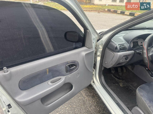 Серый Рено Clio Symbol, объемом двигателя 1.4 л и пробегом 250 тыс. км за 1600 $, фото 9 на Automoto.ua