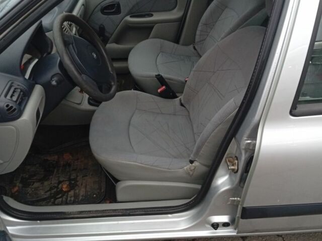 Серый Рено Clio Symbol, объемом двигателя 1.4 л и пробегом 220 тыс. км за 3700 $, фото 4 на Automoto.ua