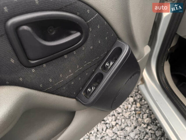 Серый Рено Clio Symbol, объемом двигателя 1.4 л и пробегом 150 тыс. км за 2500 $, фото 6 на Automoto.ua