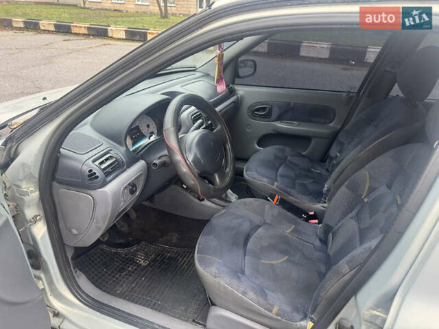 Серый Рено Clio Symbol, объемом двигателя 1.4 л и пробегом 250 тыс. км за 1600 $, фото 7 на Automoto.ua