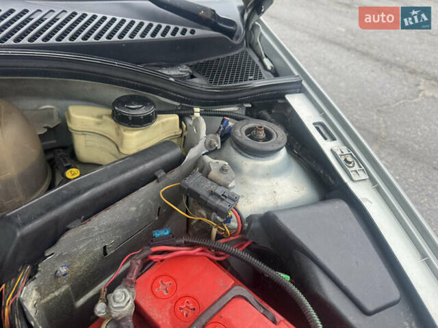 Серый Рено Clio Symbol, объемом двигателя 1.4 л и пробегом 250 тыс. км за 1600 $, фото 17 на Automoto.ua