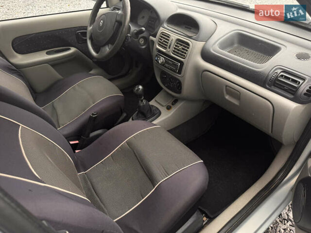 Серый Рено Clio Symbol, объемом двигателя 1.4 л и пробегом 150 тыс. км за 2500 $, фото 8 на Automoto.ua