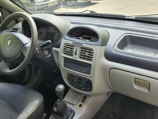 Серый Рено Clio Symbol, объемом двигателя 1.4 л и пробегом 219 тыс. км за 3700 $, фото 15 на Automoto.ua