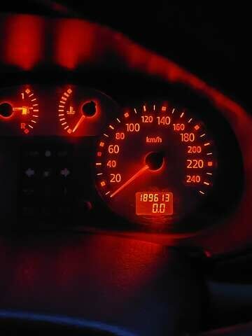 Серый Рено Clio Symbol, объемом двигателя 1.39 л и пробегом 189 тыс. км за 3200 $, фото 2 на Automoto.ua