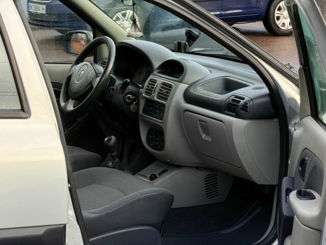 Серый Рено Clio Symbol, объемом двигателя 1.4 л и пробегом 244 тыс. км за 2750 $, фото 8 на Automoto.ua