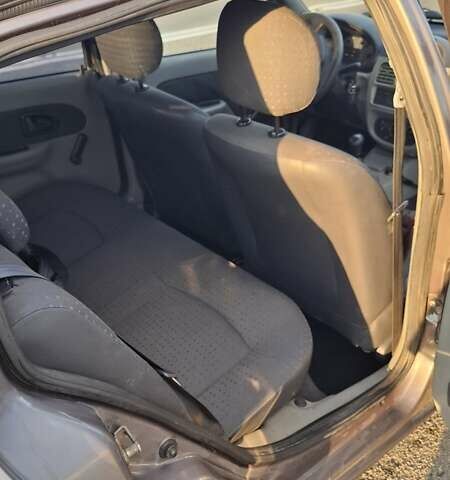 Серый Рено Clio Symbol, объемом двигателя 1.39 л и пробегом 148 тыс. км за 3500 $, фото 35 на Automoto.ua