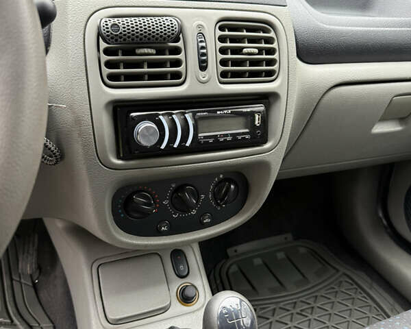 Сірий Рено Clio Symbol, об'ємом двигуна 1.4 л та пробігом 213 тис. км за 3250 $, фото 11 на Automoto.ua