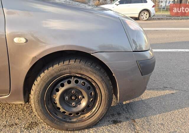 Серый Рено Clio Symbol, объемом двигателя 1.39 л и пробегом 148 тыс. км за 3500 $, фото 18 на Automoto.ua