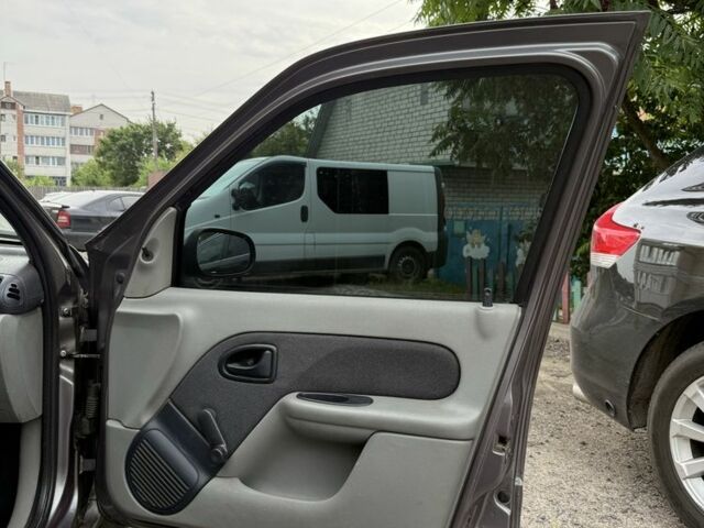 Сірий Рено Clio Symbol, об'ємом двигуна 1.4 л та пробігом 228 тис. км за 2750 $, фото 23 на Automoto.ua