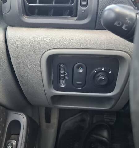 Серый Рено Clio Symbol, объемом двигателя 1.39 л и пробегом 148 тыс. км за 3500 $, фото 28 на Automoto.ua