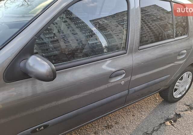 Серый Рено Clio Symbol, объемом двигателя 1.39 л и пробегом 148 тыс. км за 3500 $, фото 14 на Automoto.ua