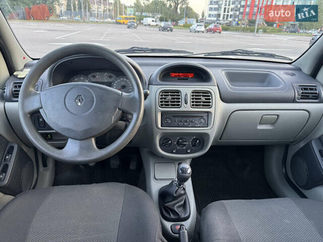 Серый Рено Clio Symbol, объемом двигателя 1.39 л и пробегом 277 тыс. км за 2650 $, фото 10 на Automoto.ua