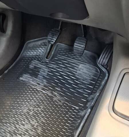 Серый Рено Clio Symbol, объемом двигателя 1.39 л и пробегом 148 тыс. км за 3500 $, фото 25 на Automoto.ua