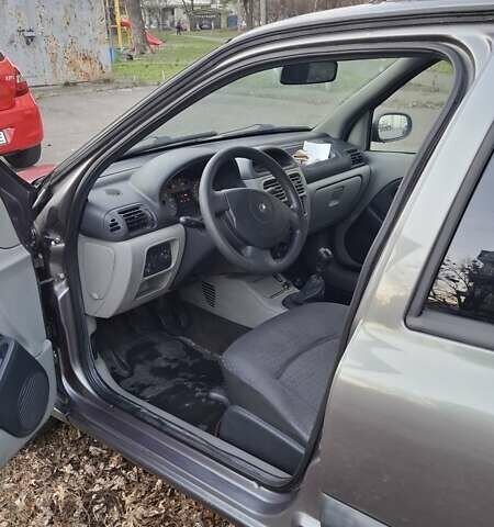 Серый Рено Clio Symbol, объемом двигателя 1.39 л и пробегом 148 тыс. км за 3500 $, фото 29 на Automoto.ua