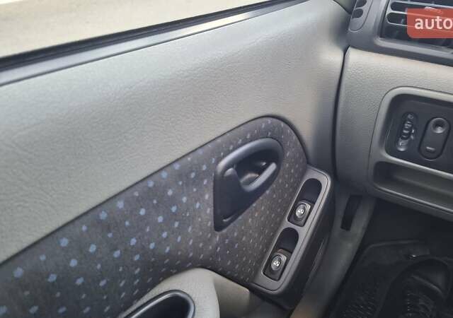 Серый Рено Clio Symbol, объемом двигателя 1.39 л и пробегом 148 тыс. км за 3500 $, фото 27 на Automoto.ua