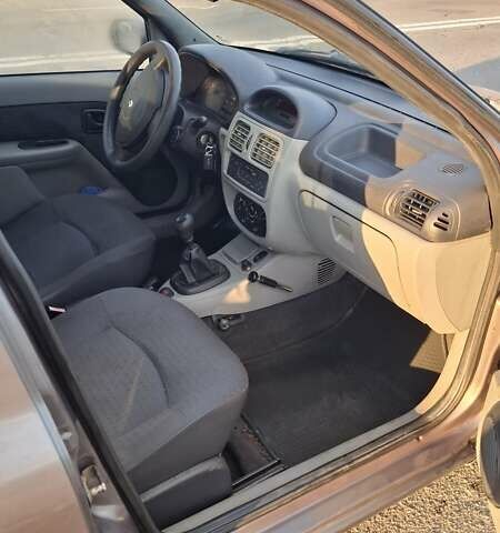 Серый Рено Clio Symbol, объемом двигателя 1.39 л и пробегом 148 тыс. км за 3500 $, фото 30 на Automoto.ua