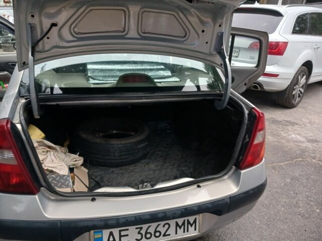 Серый Рено Clio Symbol, объемом двигателя 1.4 л и пробегом 250 тыс. км за 2600 $, фото 8 на Automoto.ua