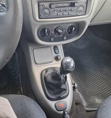 Серый Рено Clio Symbol, объемом двигателя 1.39 л и пробегом 148 тыс. км за 3500 $, фото 24 на Automoto.ua