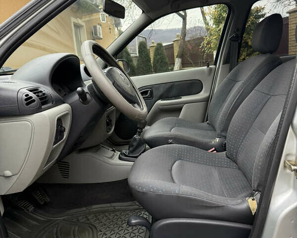 Сірий Рено Clio Symbol, об'ємом двигуна 1.4 л та пробігом 207 тис. км за 3250 $, фото 12 на Automoto.ua