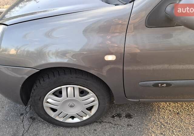 Серый Рено Clio Symbol, объемом двигателя 1.39 л и пробегом 148 тыс. км за 3500 $, фото 19 на Automoto.ua