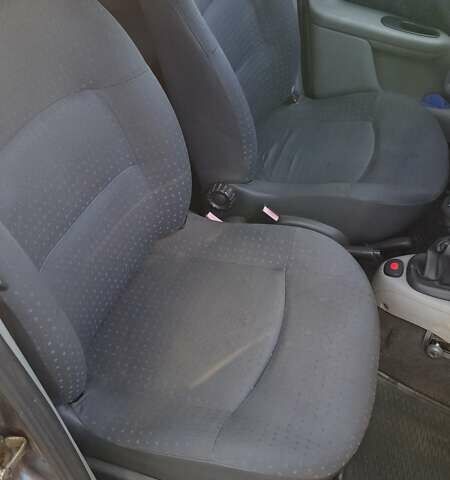 Серый Рено Clio Symbol, объемом двигателя 1.39 л и пробегом 148 тыс. км за 3500 $, фото 32 на Automoto.ua