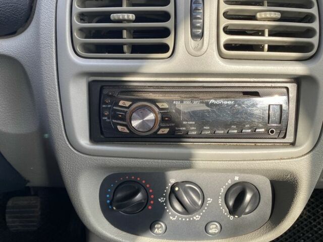 Серый Рено Clio Symbol, объемом двигателя 1.4 л и пробегом 130 тыс. км за 4300 $, фото 10 на Automoto.ua