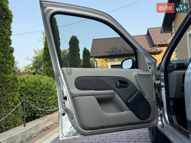 Серый Рено Clio Symbol, объемом двигателя 1.4 л и пробегом 207 тыс. км за 3250 $, фото 13 на Automoto.ua