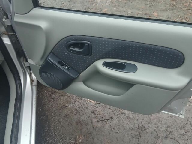 Серый Рено Clio Symbol, объемом двигателя 1.4 л и пробегом 110 тыс. км за 2850 $, фото 7 на Automoto.ua