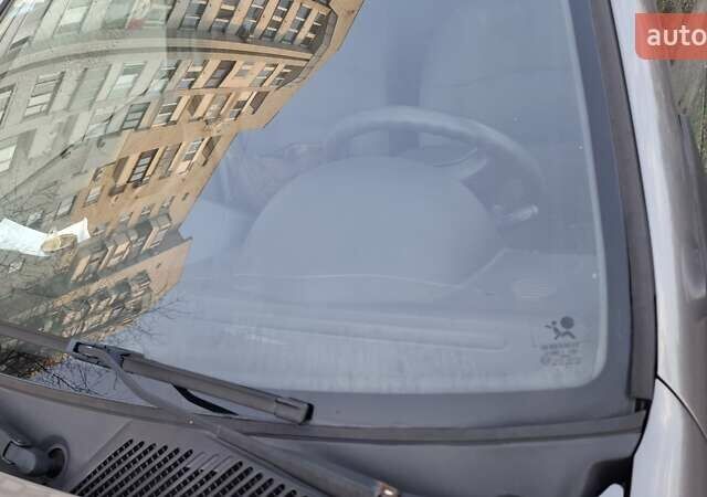 Серый Рено Clio Symbol, объемом двигателя 1.39 л и пробегом 148 тыс. км за 3500 $, фото 17 на Automoto.ua