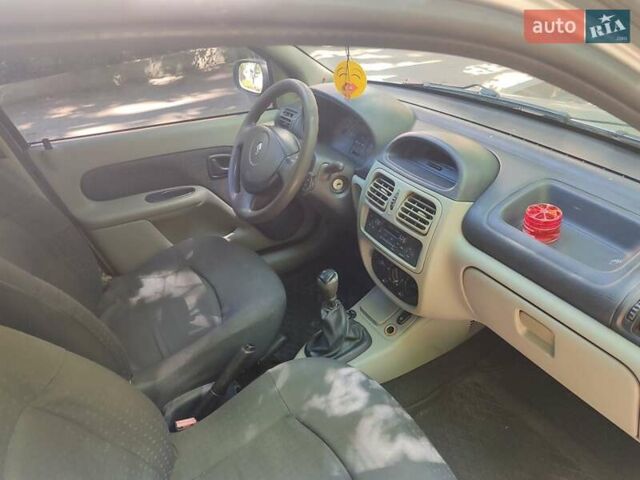 Серый Рено Clio Symbol, объемом двигателя 1.4 л и пробегом 300 тыс. км за 3000 $, фото 11 на Automoto.ua