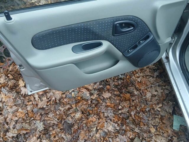 Серый Рено Clio Symbol, объемом двигателя 1.4 л и пробегом 110 тыс. км за 2850 $, фото 4 на Automoto.ua