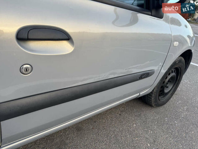 Серый Рено Clio Symbol, объемом двигателя 1.39 л и пробегом 277 тыс. км за 2650 $, фото 8 на Automoto.ua