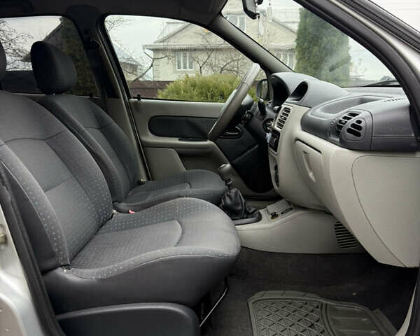 Сірий Рено Clio Symbol, об'ємом двигуна 1.4 л та пробігом 207 тис. км за 3250 $, фото 25 на Automoto.ua