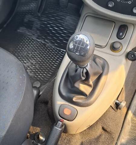 Серый Рено Clio Symbol, объемом двигателя 1.39 л и пробегом 148 тыс. км за 3500 $, фото 26 на Automoto.ua