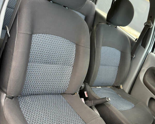 Сірий Рено Clio Symbol, об'ємом двигуна 1.39 л та пробігом 267 тис. км за 2950 $, фото 27 на Automoto.ua