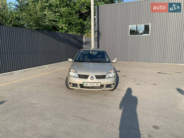 Серый Рено Clio Symbol, объемом двигателя 1.4 л и пробегом 360 тыс. км за 3700 $, фото 1 на Automoto.ua