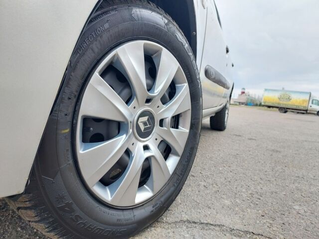 Серый Рено Clio Symbol, объемом двигателя 1.4 л и пробегом 283 тыс. км за 3300 $, фото 10 на Automoto.ua