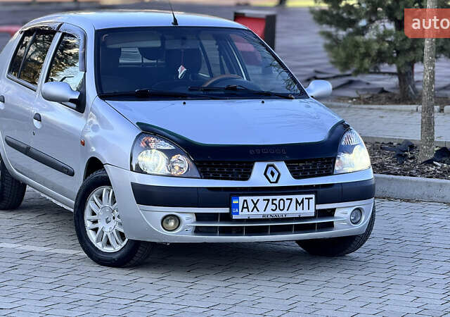 Серый Рено Clio Symbol, объемом двигателя 1.4 л и пробегом 225 тыс. км за 2950 $, фото 2 на Automoto.ua