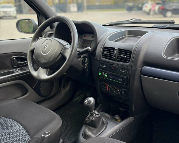 Серый Рено Clio Symbol, объемом двигателя 1.4 л и пробегом 267 тыс. км за 2950 $, фото 26 на Automoto.ua