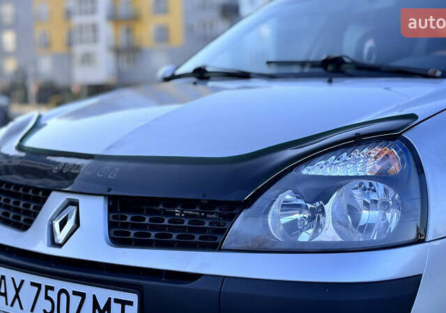 Серый Рено Clio Symbol, объемом двигателя 1.4 л и пробегом 225 тыс. км за 2950 $, фото 10 на Automoto.ua