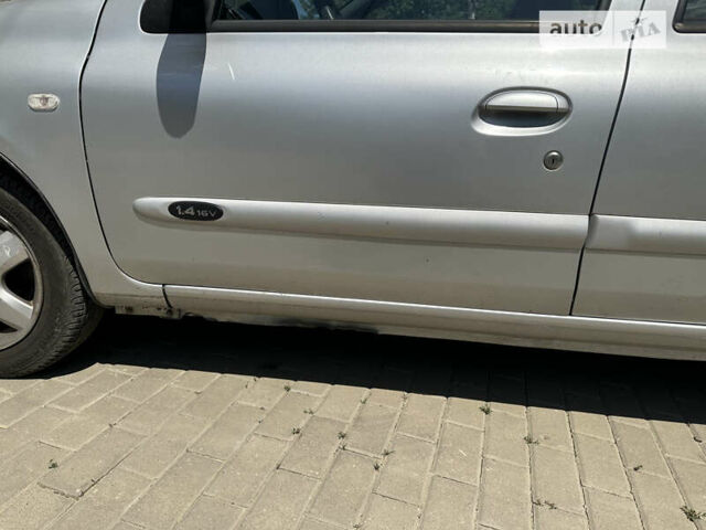 Сірий Рено Clio Symbol, об'ємом двигуна 1.39 л та пробігом 208 тис. км за 3500 $, фото 3 на Automoto.ua