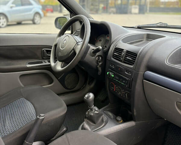 Серый Рено Clio Symbol, объемом двигателя 1.4 л и пробегом 267 тыс. км за 2950 $, фото 28 на Automoto.ua