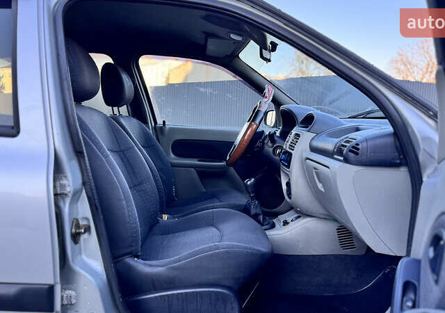 Серый Рено Clio Symbol, объемом двигателя 1.4 л и пробегом 225 тыс. км за 2950 $, фото 38 на Automoto.ua