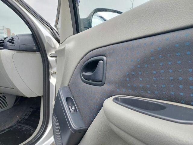 Серый Рено Clio Symbol, объемом двигателя 1.4 л и пробегом 283 тыс. км за 3300 $, фото 16 на Automoto.ua