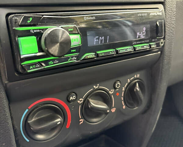 Сірий Рено Clio Symbol, об'ємом двигуна 1.39 л та пробігом 267 тис. км за 2950 $, фото 20 на Automoto.ua