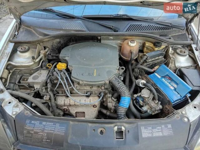 Серый Рено Clio Symbol, объемом двигателя 1.4 л и пробегом 237 тыс. км за 2950 $, фото 5 на Automoto.ua