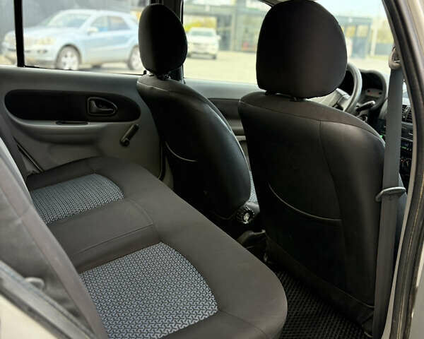 Сірий Рено Clio Symbol, об'ємом двигуна 1.39 л та пробігом 267 тис. км за 2950 $, фото 30 на Automoto.ua