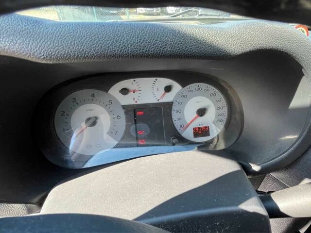 Серый Рено Clio Symbol, объемом двигателя 1.4 л и пробегом 291 тыс. км за 3999 $, фото 11 на Automoto.ua